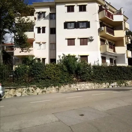 With A Parking Space - 18175 * Crikvenica